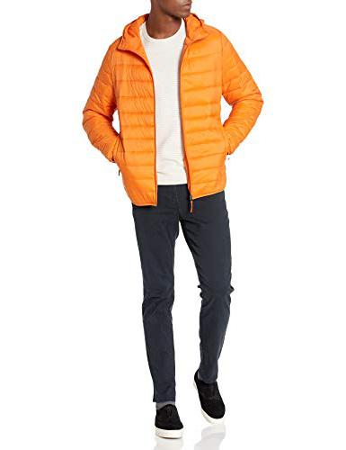 Amazon Essentials Men's Lightweight Water-Resistant winter hiking jacket